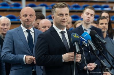 Zdjęcie z uroczystości wręczenia promes i umów dotyczących przyznania dotacji rzeszowskim klubom i organizacjom sportowym. Fot. Grzegorz Bukała, Urząd Miasta Rzeszowa